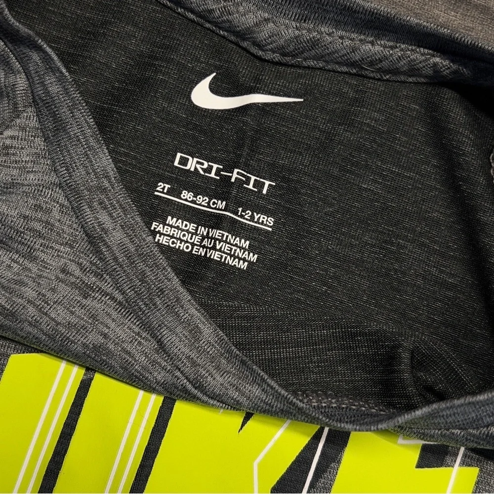 NIKE Boys Size 2T Nike Collection